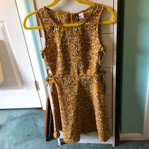 H&M divided yellow lace up floral dress